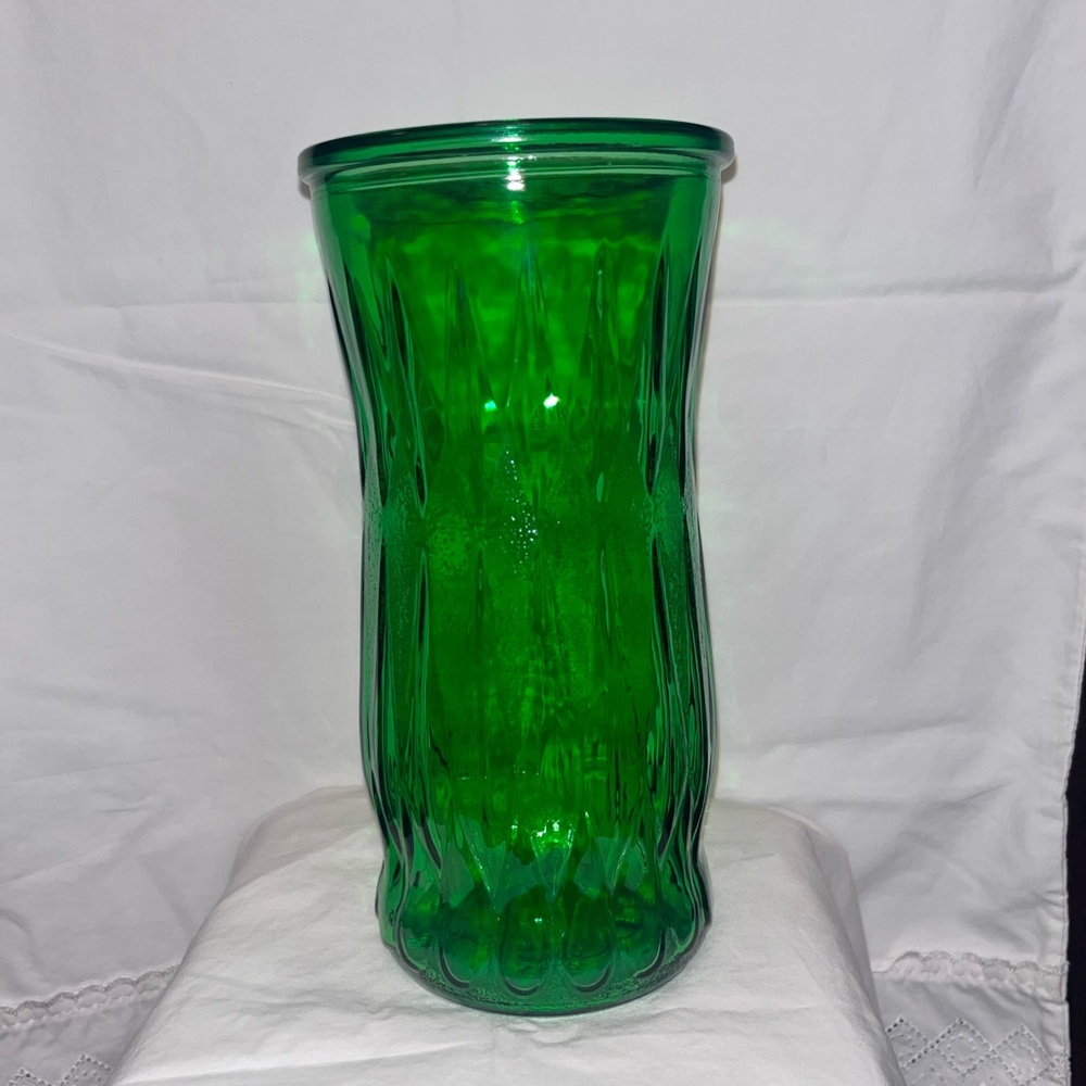 CFG Emerald Green Diamond Textured Vintage Vase